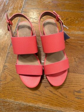 Aerosols Womens Camila Round Toe Platform Sandal. Size 9,